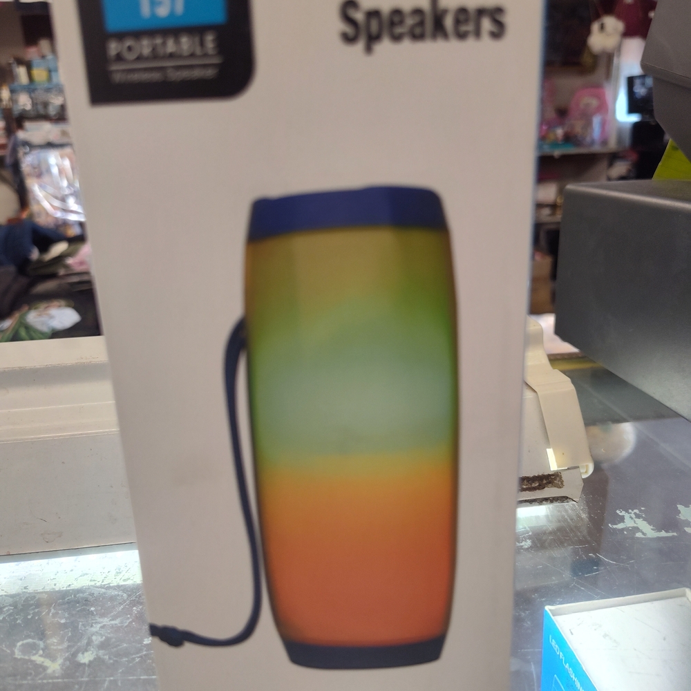 Source Unknown Portable Speaker with Multicolor LED - Picture 2 of 4